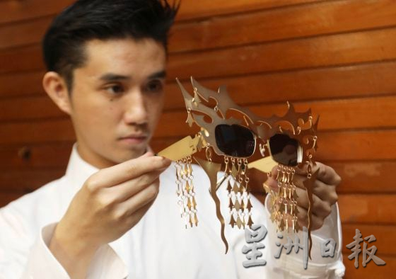 【服装秀幕后／03】不只是服装设计师，身兼多职，把一场秀做到极致──设计师兼造型师Kel Wen