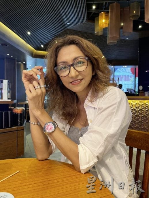 【服装秀幕后/04】秀场妆造,让模特儿五官棱角分明──化妆师Monica Lee