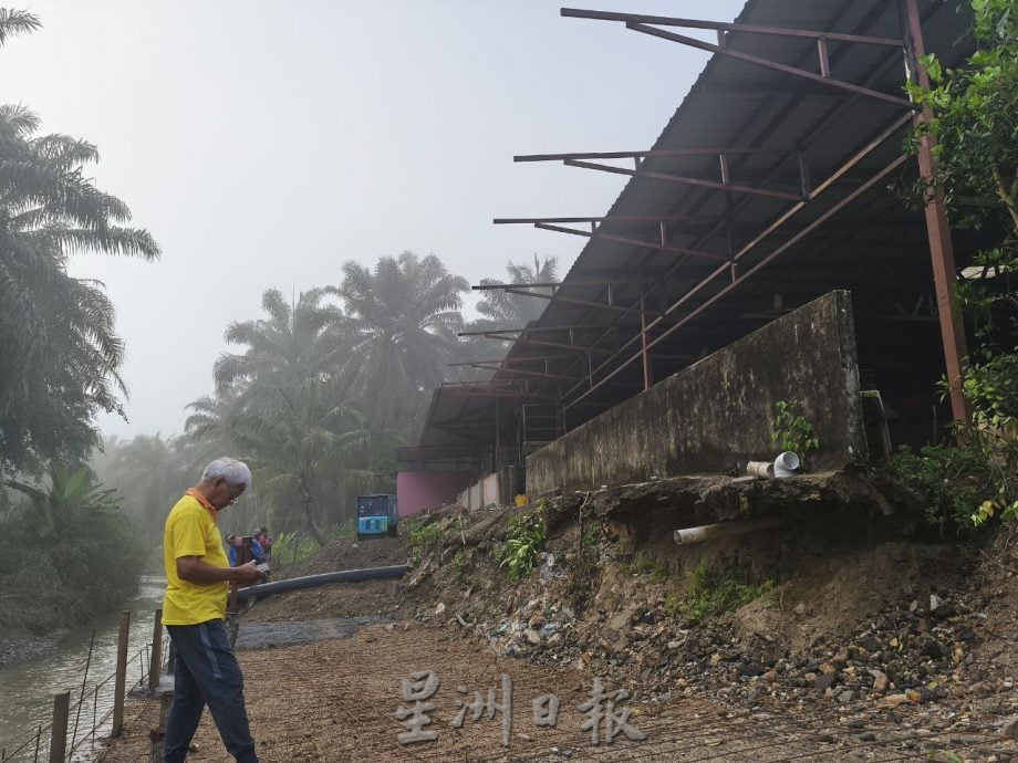 文积华光百年古庙耗资7万急设石墙护河堤