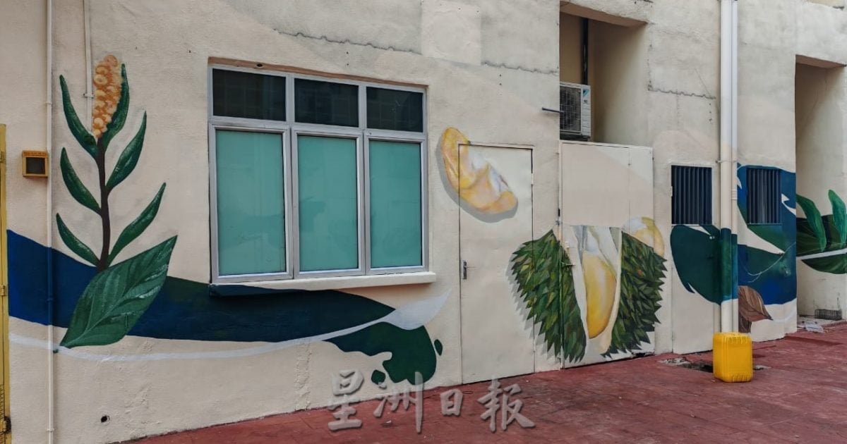 东:(未签发)文冬最新的壁画街