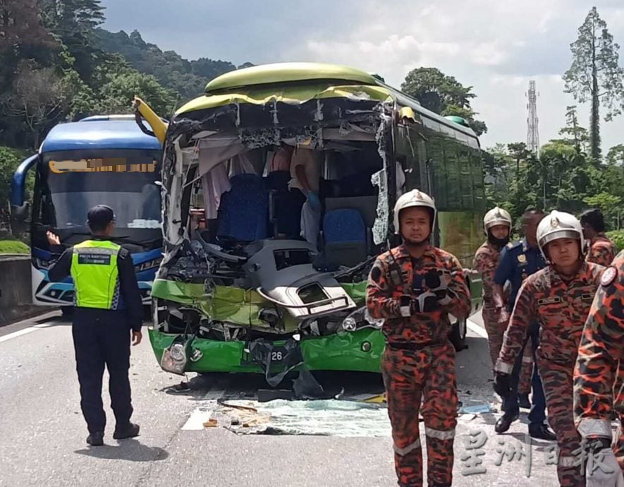 旅巴撞罗里致1死 司机否认涉毒驾驶罪名 须交出驾照护照2人保外