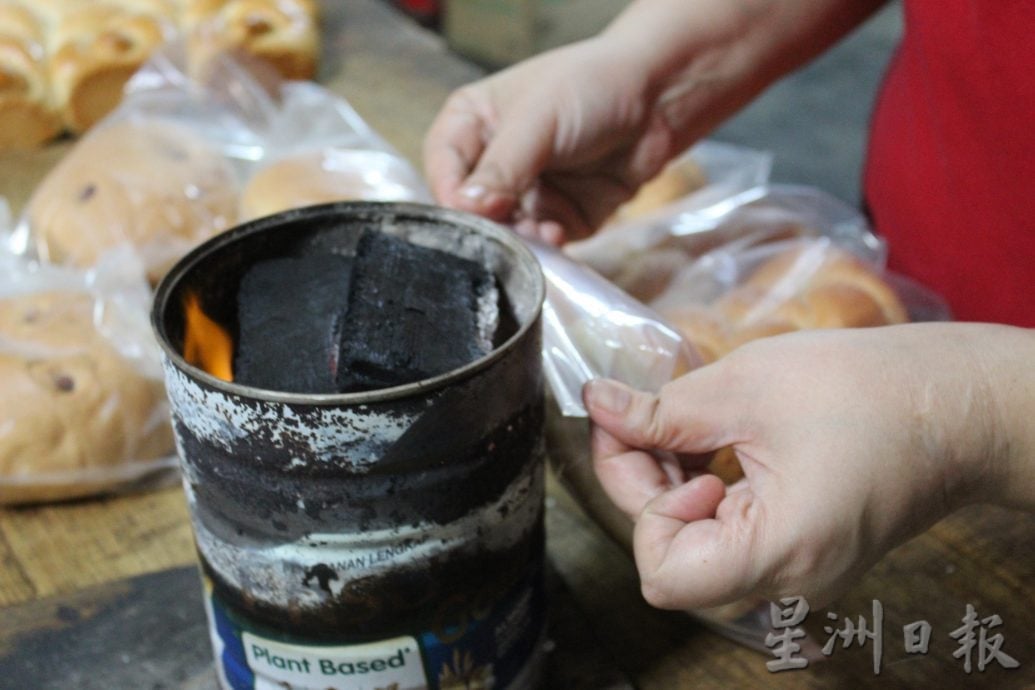霹：22日见报∕封底主文∕老店寻踪｜打巴潘记面包店 满载传统古早味 