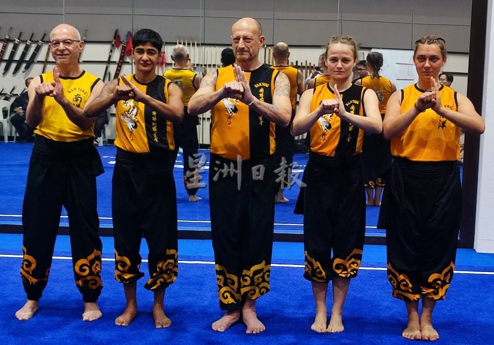 已签发（大北马）泰北英国籍南拳师父莱恩访槟城精武体育会