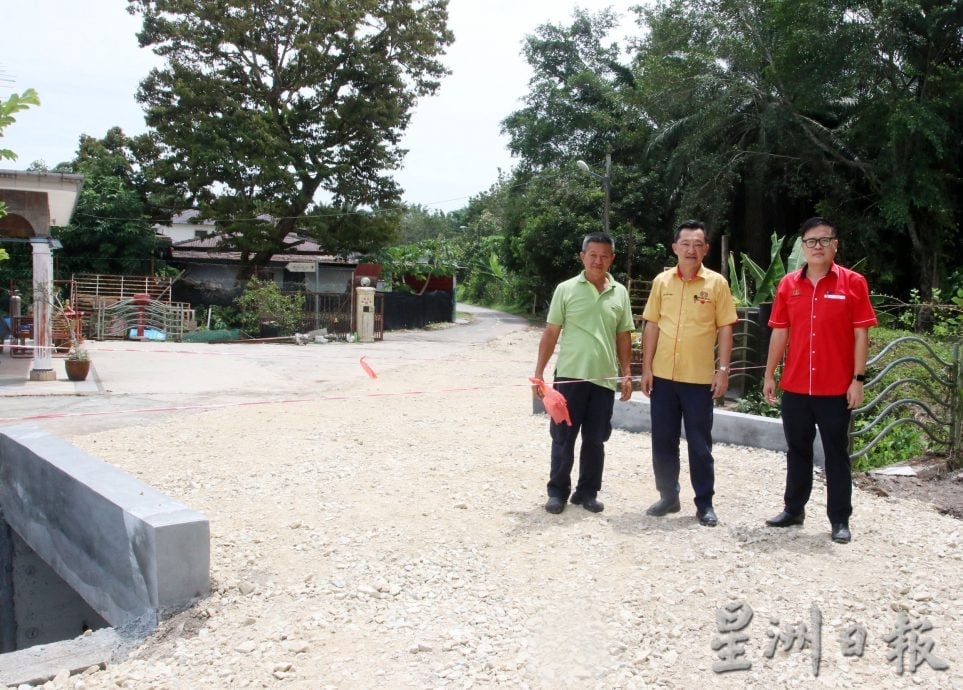 拉务八里新村开通胡同路 盼告别“一办喜事全村堵车”窘境