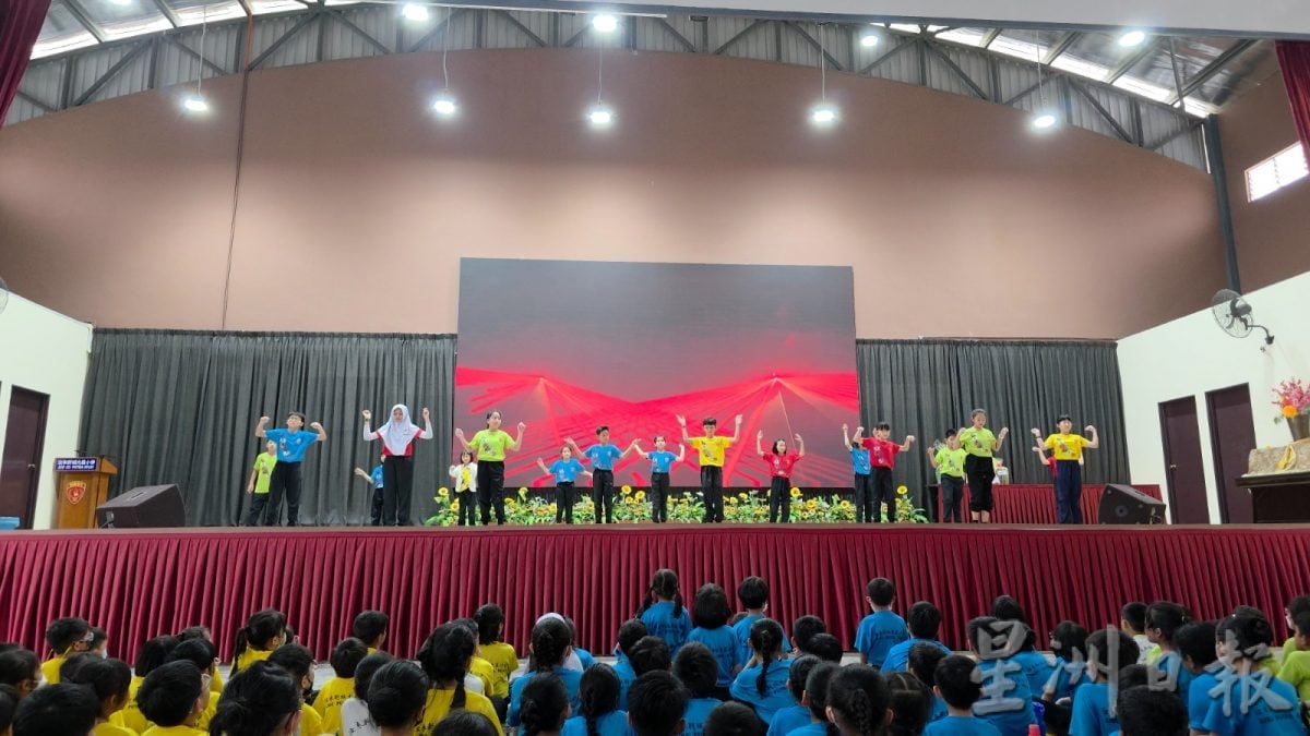 光星小学欢庆儿童节 师生同乐竞技游戏 洋溢欢笑与童真