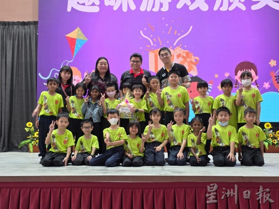 光星小学欢庆儿童节 师生同乐竞技游戏 洋溢欢笑与童真
