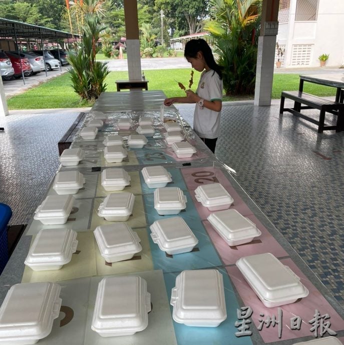 学生少无利可图 多所微小食堂无人经营