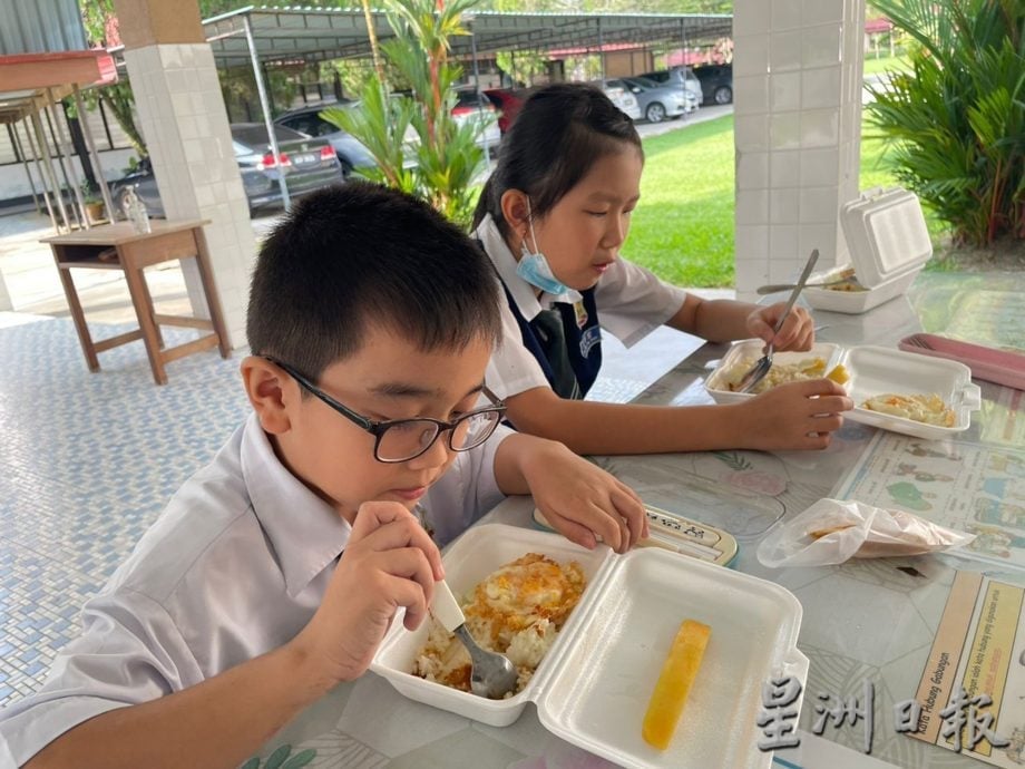 学生少无利可图 多所微小食堂无人经营