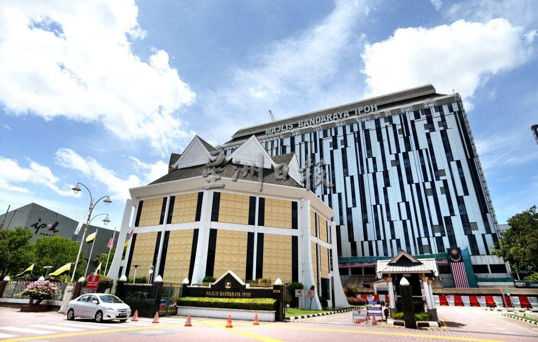 霹:封面主文∕怡市区3商业项目规划申请 发展旧白脚楼 酒店 27楼商厦