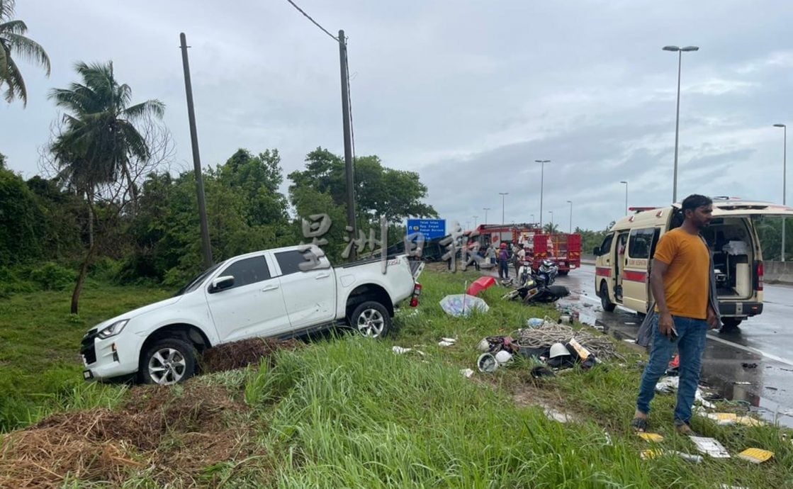 罗里 轿车 摩托车连环撞 一家四口停车施救 母丧命