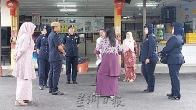 甲总警长率队突检学校  确保学生不偕违禁品到校