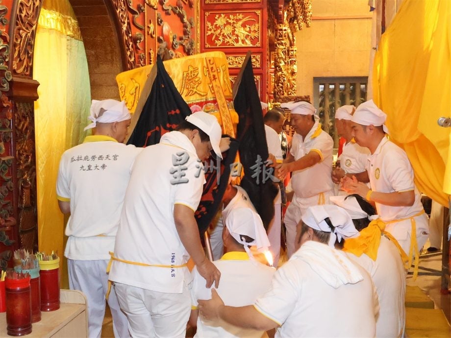 九皇大帝宝诞本周六迎高潮　陆兆福点燃33尺龙香、燃放千尺烟花