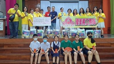 慈善优美义工团访儿童福利中心 平民小学 捐助总值9888令吉物资 红包