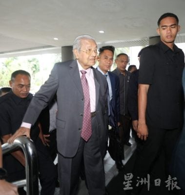 全国/马哈迪:我任相行动党在我之下,安华任相行动党却凌驾之上