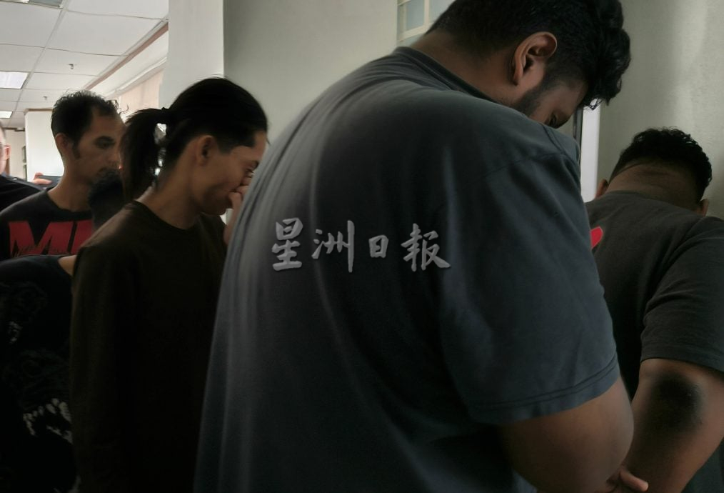 被控线上贷款诈骗 12男女俯首认罪