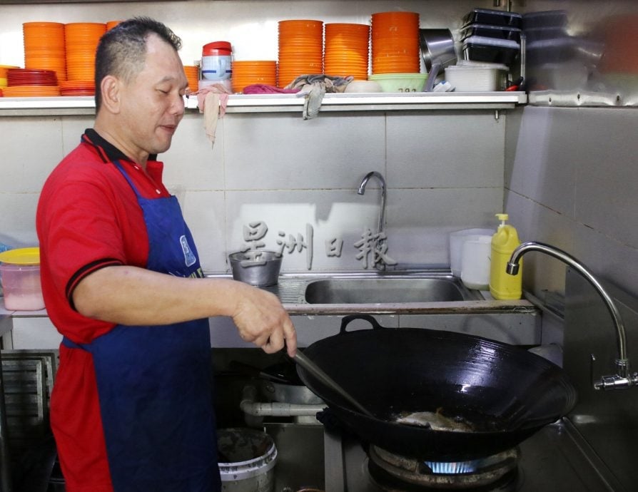 供星洲网:花城小食光:公市金发饭档三代掌厨,靠味道留住老顾客