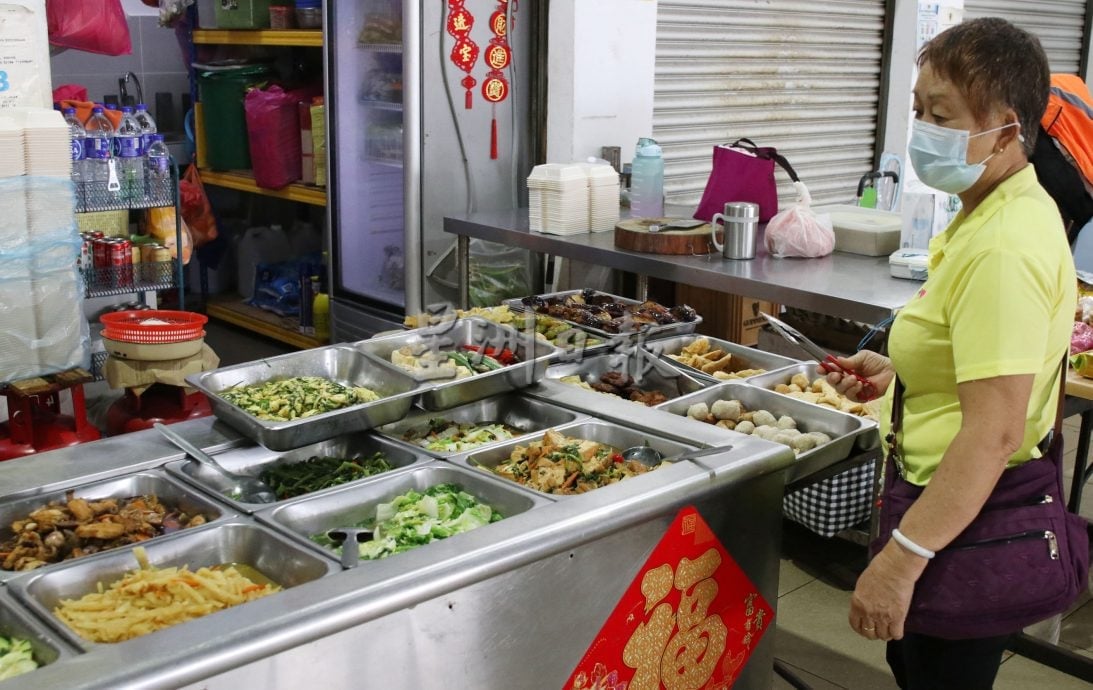 供星洲网:花城小食光:公市金发饭档三代掌厨,靠味道留住老顾客