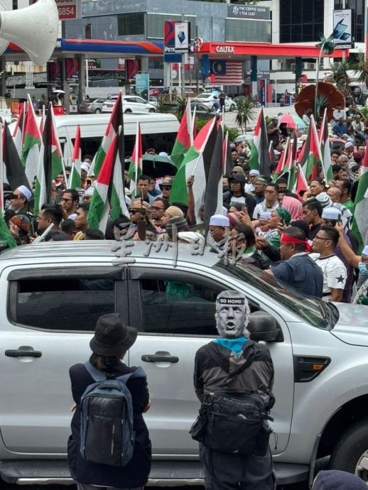 已签发//特朗普将来马出席东盟峰会·200人聚集美大使馆外抗议