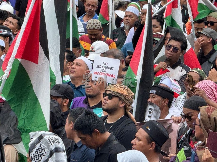 已签发//特朗普将来马出席东盟峰会·200人聚集美大使馆外抗议