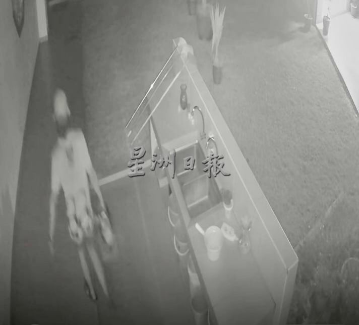 供星洲网／形迹可疑男子深夜潜入云龙庙 被清洁人员及时发现