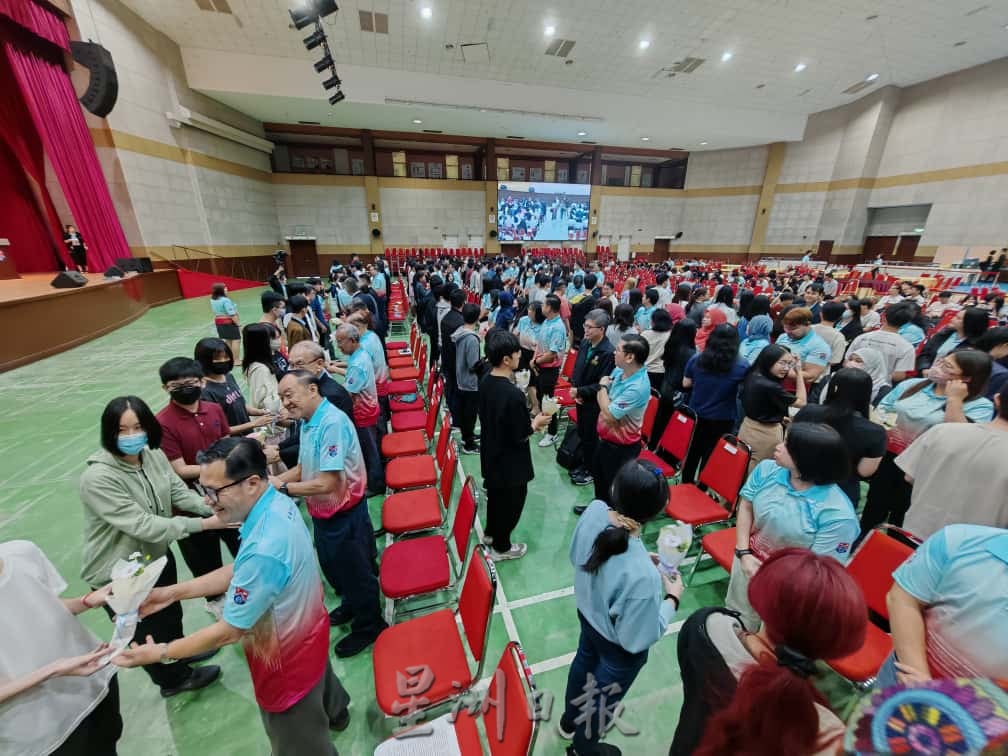 南方大学学院庆孔诞师长节  致谢表扬卓越师长