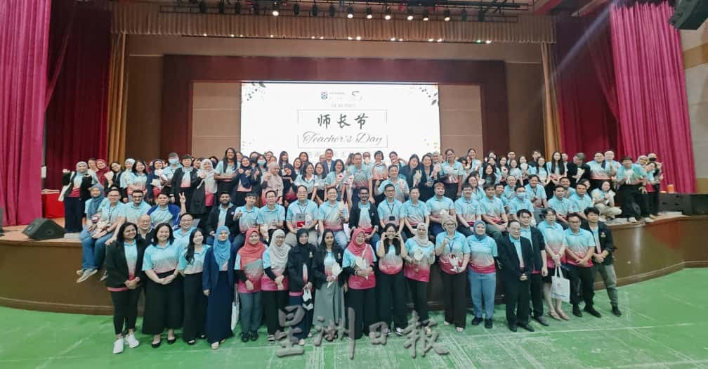 南方大学学院庆孔诞师长节  致谢表扬卓越师长