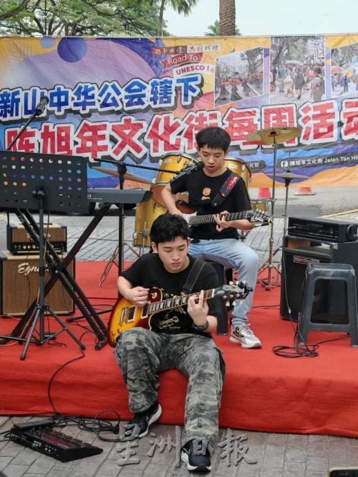 热血青春摇滚乐   唱响陈旭年文化街