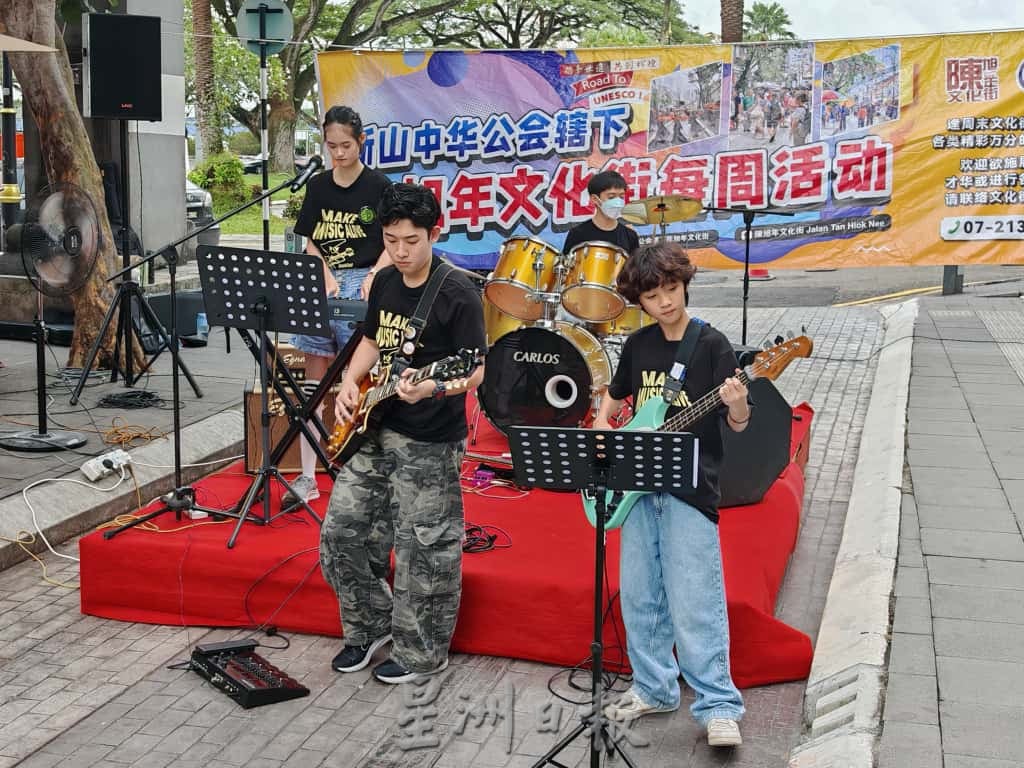 热血青春摇滚乐   唱响陈旭年文化街