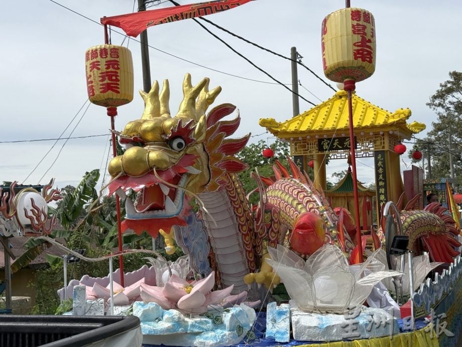 (古城第四版主文)晋巷师爷港元天宫座主元天上帝出巡游境