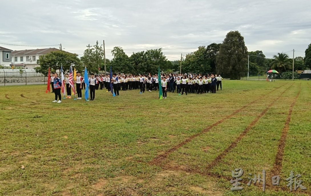 (古城第三版主文)斥资4万改善提升·招茂华小运动会首度在草场举行