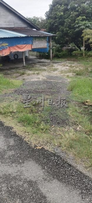 已签发 柔:士年纳新村惊传“黑心铺路党”