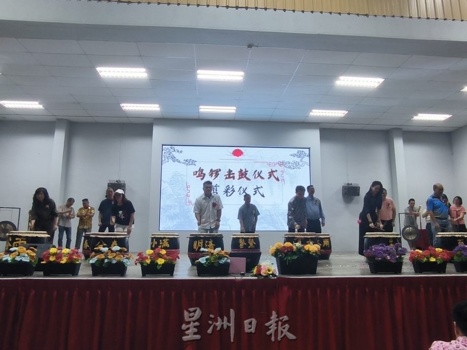 泗隆华小就职晚宴,筹获逾18万令吉图书馆提升基金