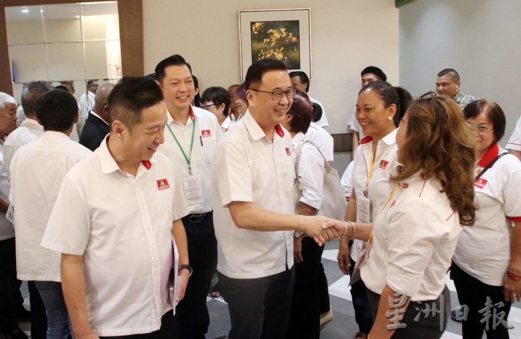 供星洲网/森民政代表大会| 刘华才当众质问招牌课题,为何森民政无人站出来?