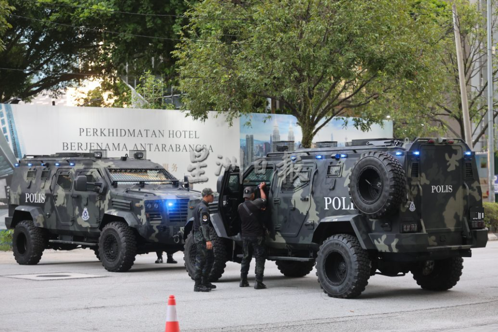 老虎部队重兵驻守·特朗普下榻丽思卡尔顿 保安滴水不漏