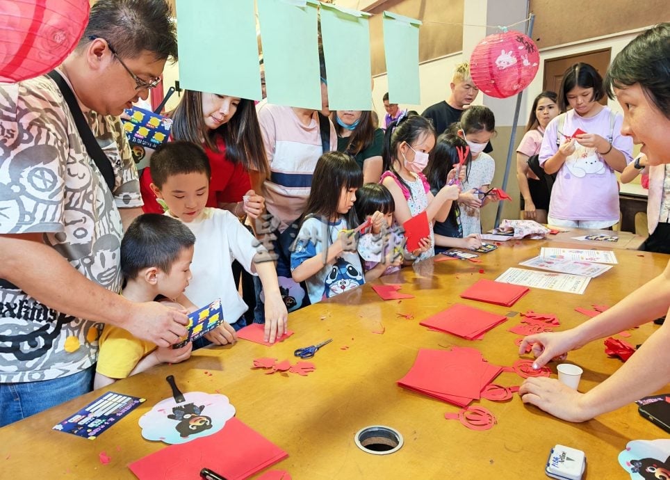 森州首校迎大马旅游年吉祥物 新华小学中秋庆典圆梦童心