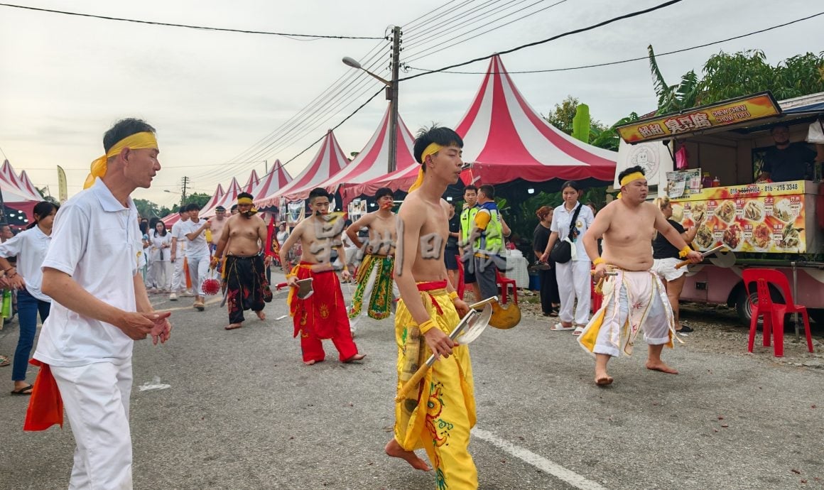 爱大华斗母宫九皇大帝神诞 逾千人参与众神出游求平安