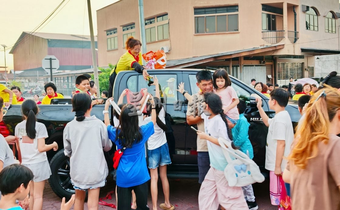 爱大华斗母宫九皇大帝神诞 逾千人参与众神出游求平安