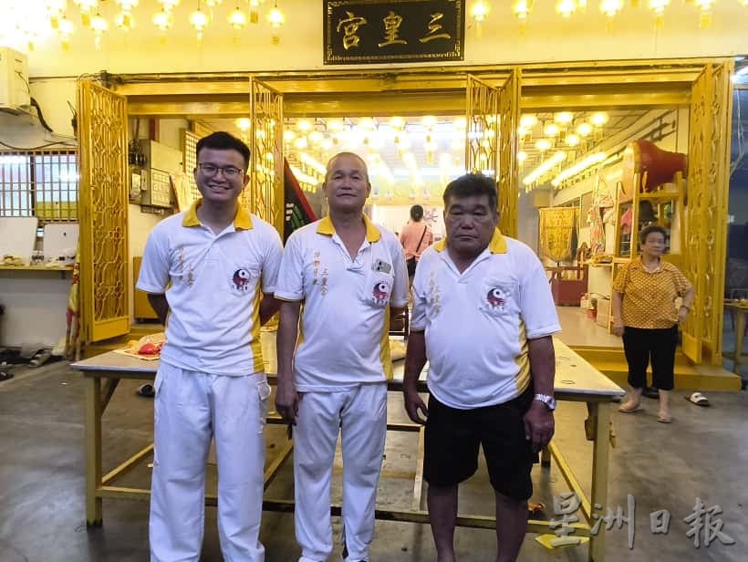 牙也三皇宫九皇大帝巡游 锣鼓喧天热闹壮观