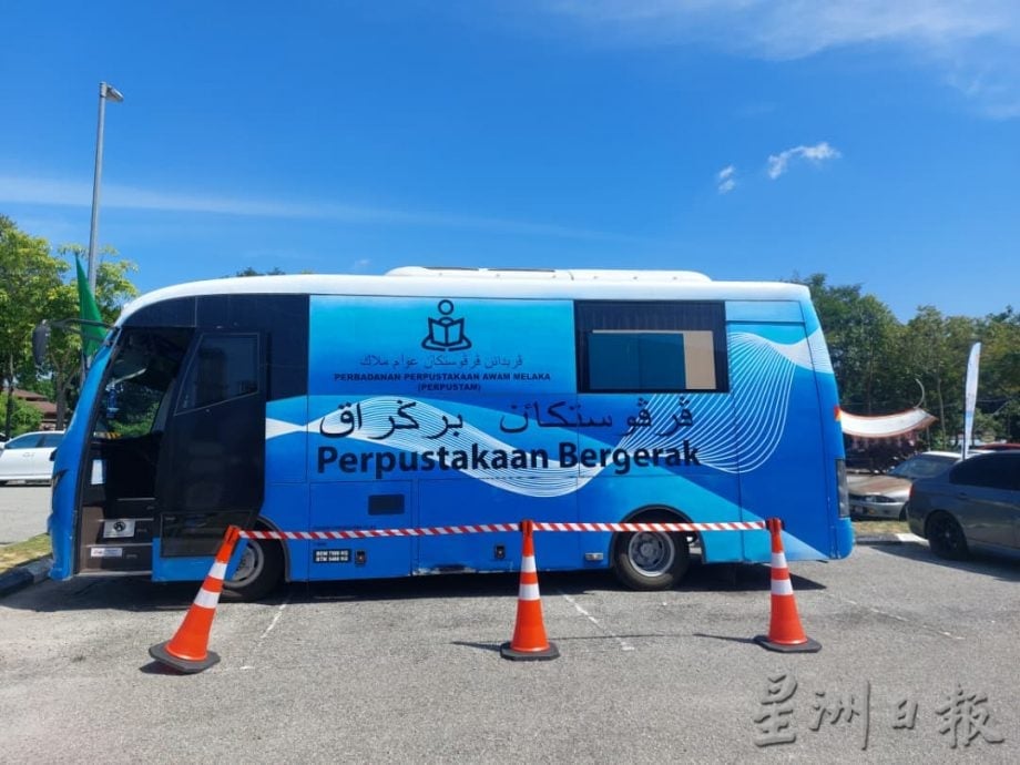 (古城第三版主文)蕴藏知识宝库的流动图书馆 供给郊区孩童和成人精神粮食