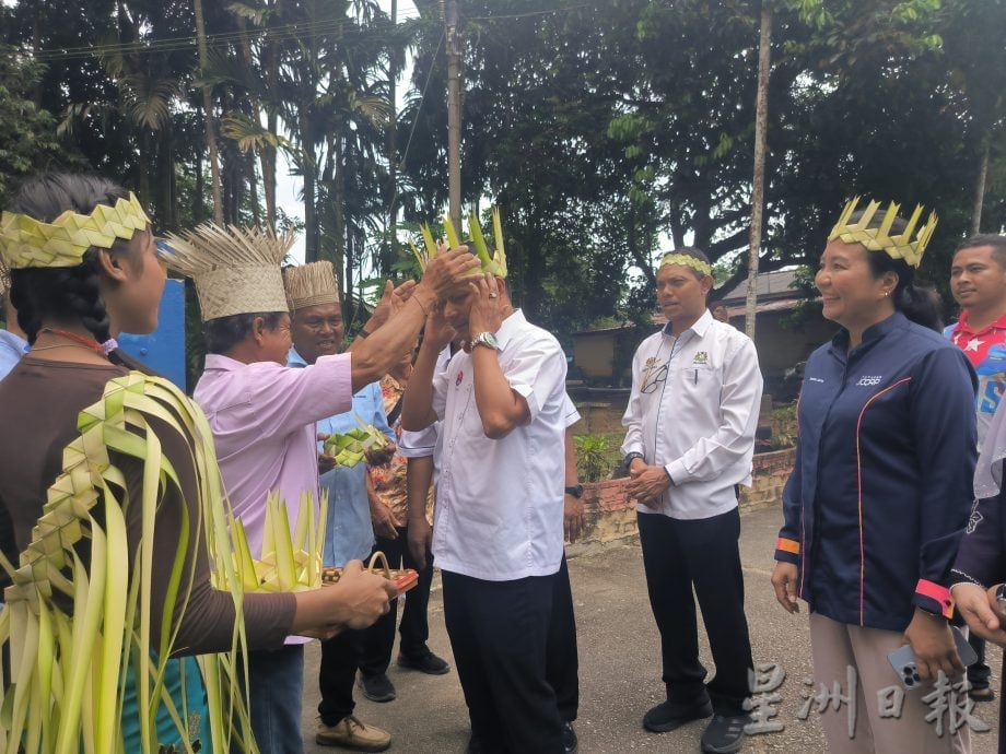 **已签发**柔:阿兹南:反校园霸凌将纳“柔佛学生特征计划”防治手册