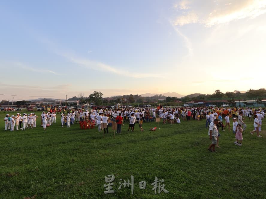 瓜拉庇朥九皇大帝出巡盛典 人潮涌动掀起最热闹夜
