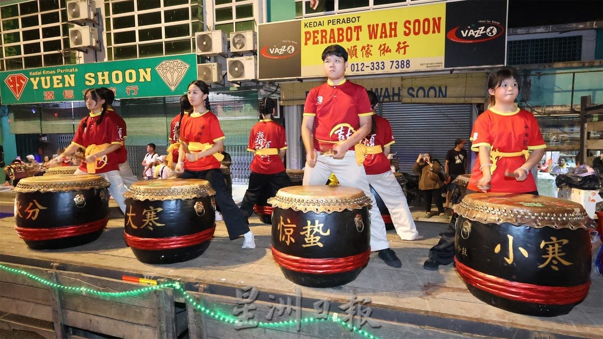 庇朥西天宫九皇大帝圣驾游境热闹 花童提灯点亮老街回忆