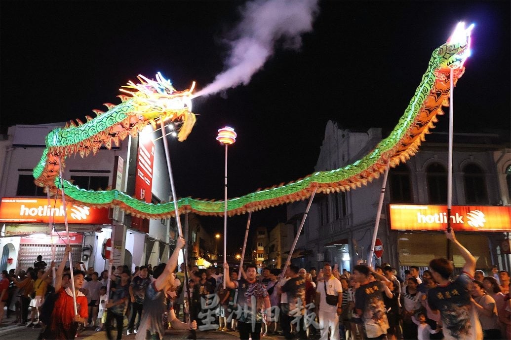 庇朥西天宫九皇大帝圣驾游境热闹 花童提灯点亮老街回忆