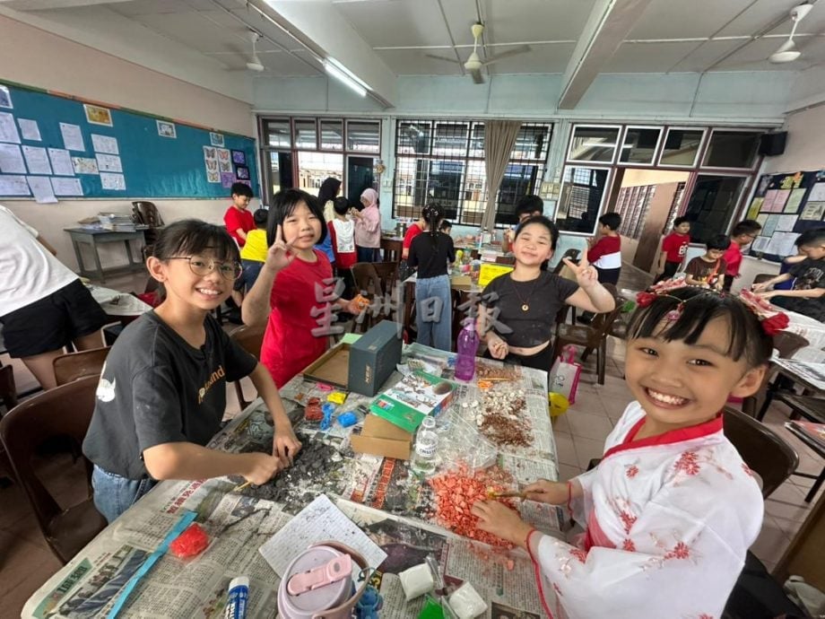 启华小学儿童节笑声满校园 恐龙模型制作寓教于乐添意义
