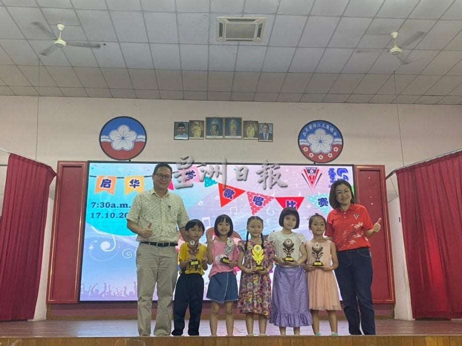 启华小学儿童节笑声满校园 恐龙模型制作寓教于乐添意义