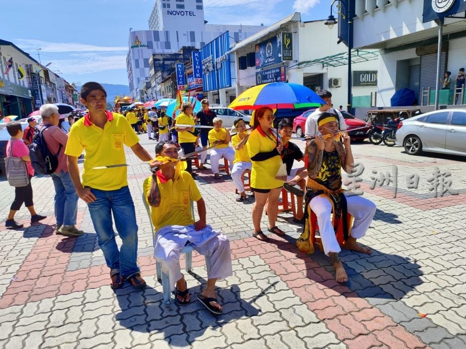 太平古武庙迎神大巡游  民众沿街观赏