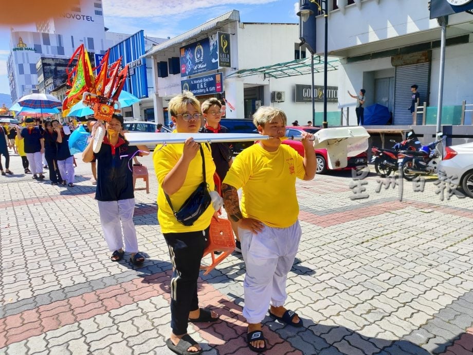 太平古武庙迎神大巡游  民众沿街观赏