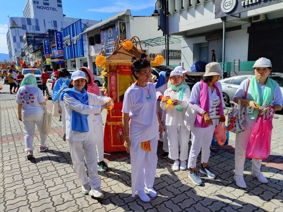 太平古武庙迎神大巡游  民众沿街观赏