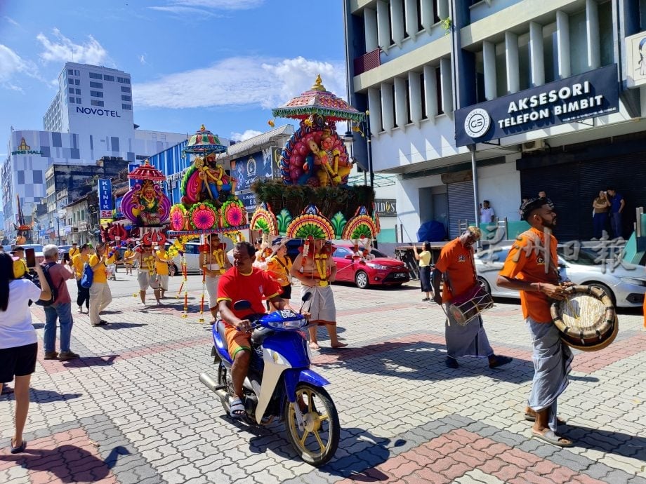 太平古武庙迎神大巡游  民众沿街观赏