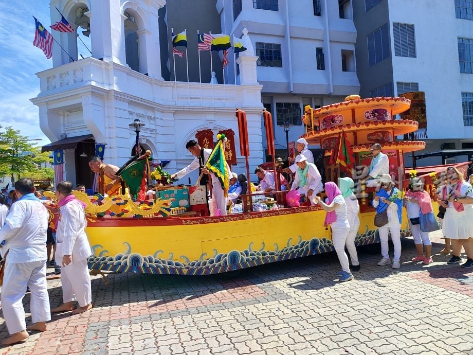 太平古武庙迎神大巡游  民众沿街观赏
